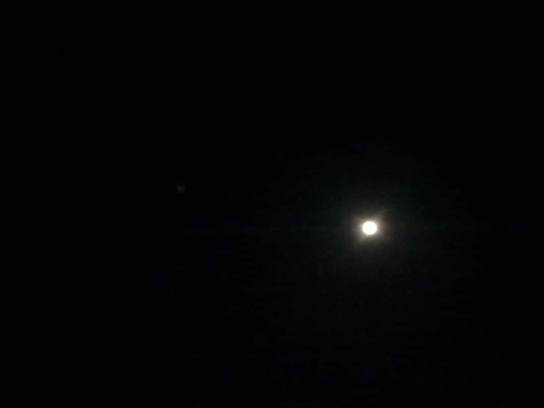 中嶋ユキノさんのインスタグラム写真 - (中嶋ユキノInstagram)「‪スーパームーン🌝‬ ・ ‪月から見たら、‬ ‪いつもと変わらず、‬ ‪地球は美しいのだろう。‬ ・ ‪ね。‬ ・ #スーパームーン #月 #地球」4月7日 21時50分 - nakajima_yukino