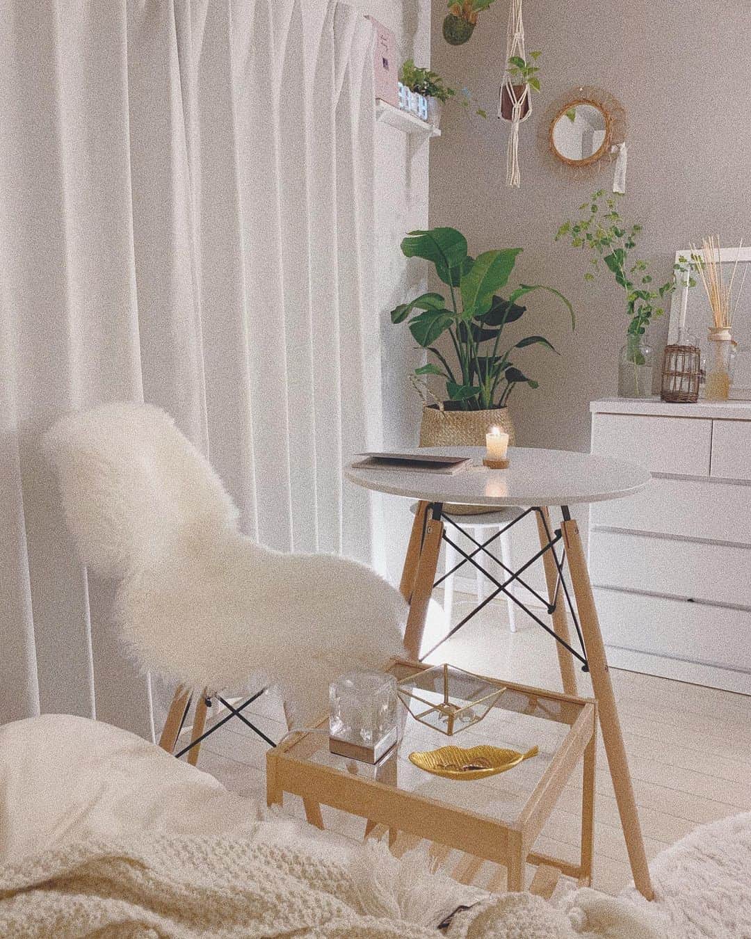 中谷愛のインスタグラム：「早く平和な世界が戻ってきますように🕯 #stayathome #ai__room」