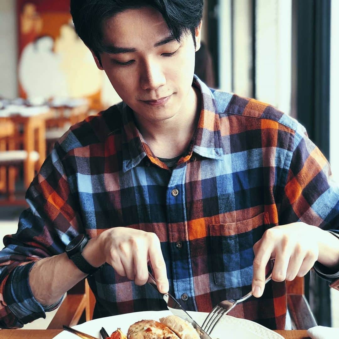 ハン・チャン（張行）さんのインスタグラム写真 - (ハン・チャン（張行）Instagram)「又在吃。」4月7日 22時12分 - hunt_chang