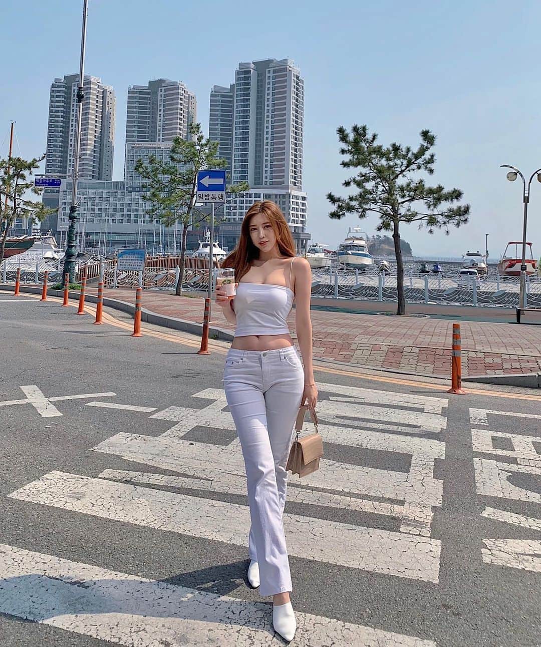 Choi Somiさんのインスタグラム写真 - (Choi SomiInstagram)「⠀⠀⠀⠀ #글랜더 #glander  밑위 짧은 바지 오랜만 관리할 맛 나네🤍」4月7日 22時13分 - cxxsomi