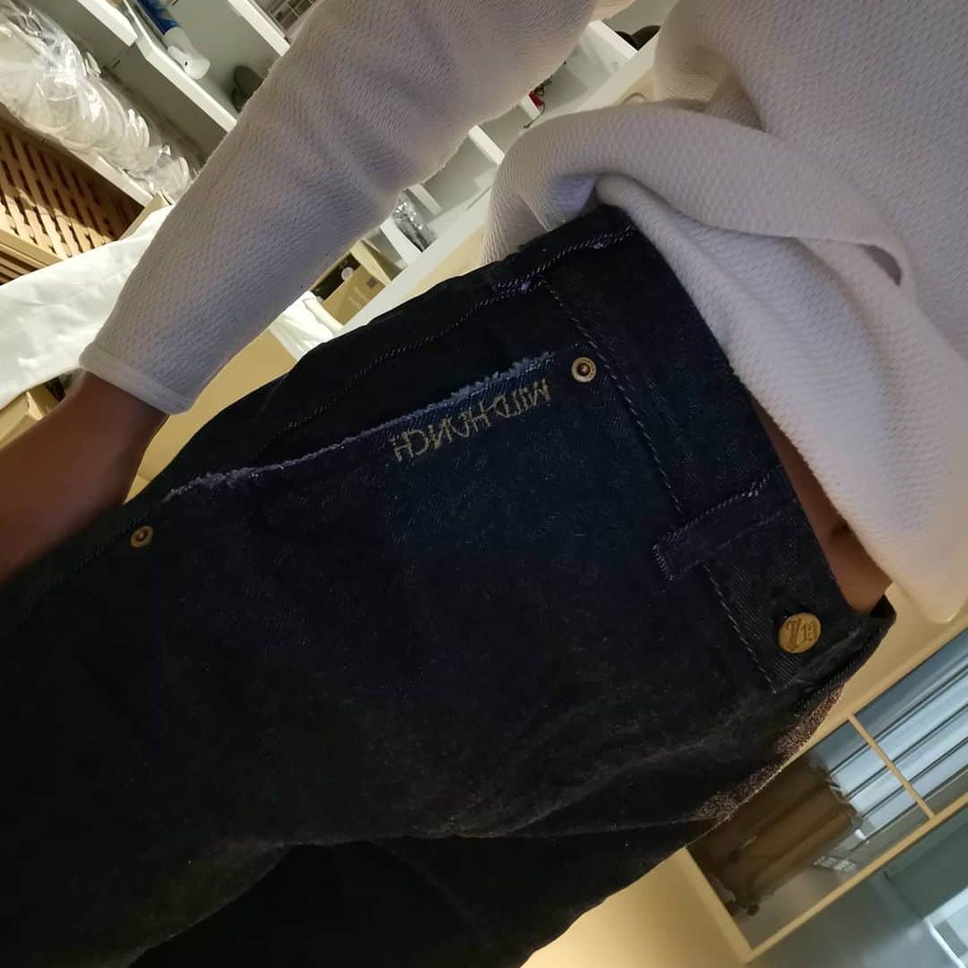 脇田恵子のインスタグラム：「👖デニムって使い続けてくうちに色変わってくよね🤤。 どうゆうふうに変わってくか楽しみだなぁ。 お尻破けたりポケット穴空いたりするくらいまで履き潰すこともあるけど長い付き合いをしようと思うよ君と😉」