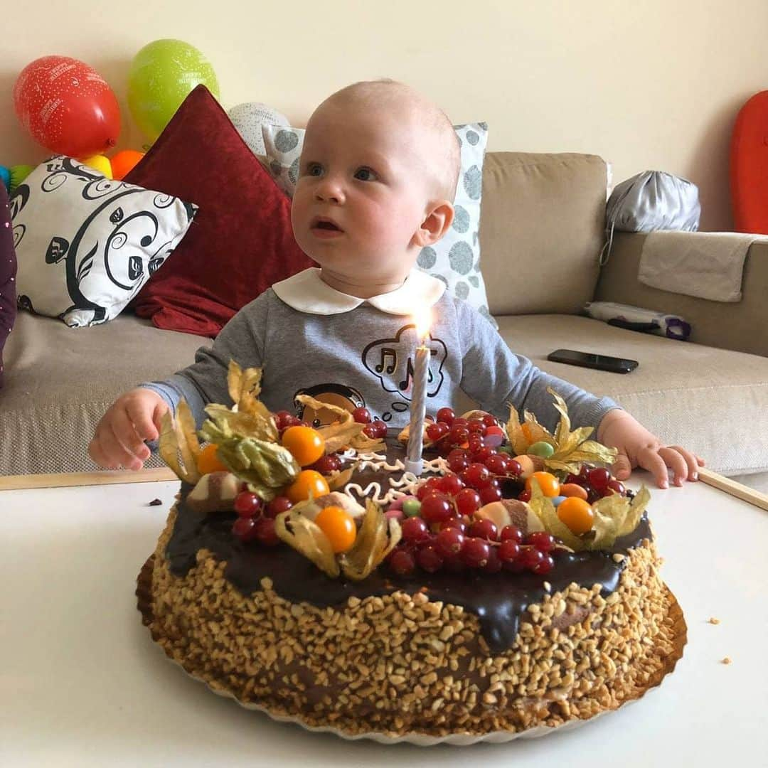 ヴラド・キリケシュさんのインスタグラム写真 - (ヴラド・キリケシュInstagram)「Our little prince 👑 is a big man !!! #1yearold  #happybirthday 🎉❤」4月7日 22時19分 - vladchiriches