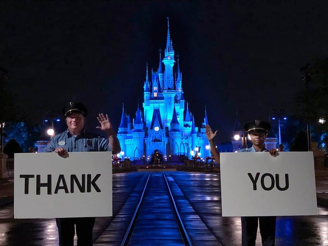 Walt Disney Worldのインスタグラム：「We are uniting around the globe in a message of thanks and appreciation to celebrate the health heroes who are helping so many. 💙 Cinderella Castle shines blue, as a beacon of hope and gratitude. #ThanksHealthHeroes #DisneyMagicMoments ✨」