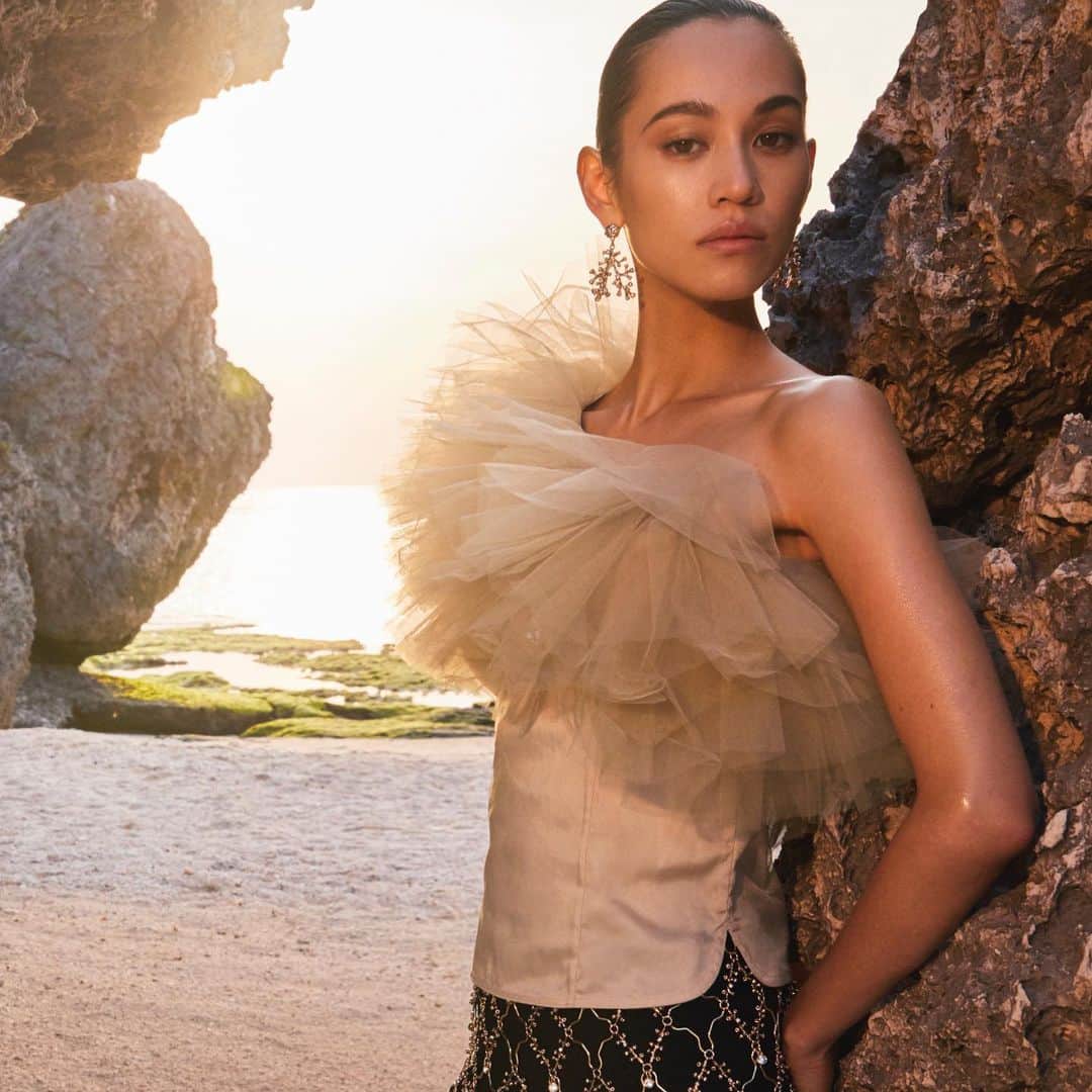 Shun Watanabeさんのインスタグラム写真 - (Shun WatanabeInstagram)「🌺🌴💗 Styled for @hm  Spring Fashion Collection and Conscious Exclusive Campaign  Sustainability Ambassador @i_am_kiko  Creative Director @ushiromantic  Photograher  @yusukemiyazaki  Hair And Make up @harukadebeau  Stylist @shun_watanabe  Assistant @leonard_arceo  #LetsChangeFashion #HM #ファッションをサステイナブルに」4月7日 22時35分 - shun_watanabe