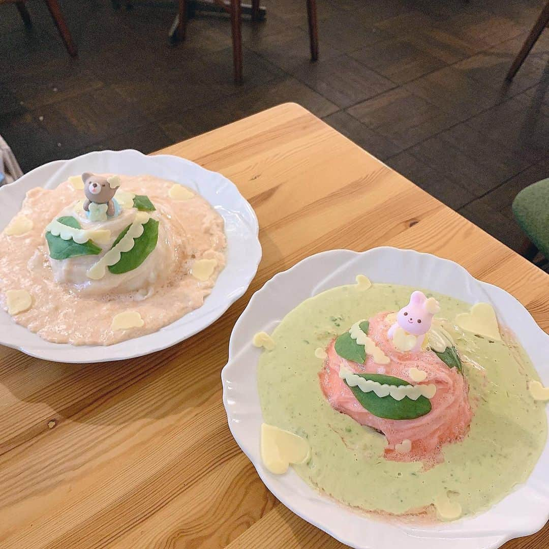 廣川奈々聖さんのインスタグラム写真 - (廣川奈々聖Instagram)「オーダーメイドオムライスのお店！❤︎ 🍳🍅﻿ ﻿ ﻿ お店に行って予約して﻿ それから2時間以上は待ったよ……！﻿ ﻿ でも、電話してくれるので その間はお買い物したり自由に過ごせます やさしい ˃̣̣̣̣o˂̣̣̣̣﻿ ﻿ ﻿ ﻿ ﻿ ﻿ 私のオムライスソースはアボカドです﻿ ドレスの色はピンク！🐰🌸﻿ ﻿ ﻿ 味も 色も デザインも とにかく種類がありすぎて﻿ 何通りあるんだろうって感じだった。。！﻿ ﻿ ﻿ ﻿ ﻿ ﻿ これ一つ一つ丁寧につくってくれてるから﻿ 出来たて熱々で 味もすっごく美味しいし、﻿ ボリュームもすごいしで大満足でした😹♡﻿ ﻿ ﻿ 是非いつか行きたいリストにいれててね！。⋆ ゜﻿ ﻿ ﻿ ﻿ ﻿ ﻿ ﻿ 趣味なだけあって カフェは相当行ってるから﻿ お家にいても意外と更新に困らない私でした☺︎笑﻿ ﻿ ﻿ ﻿ ﻿ ﻿ ﻿ ﻿ #ななせのcafe巡り#下北沢カフェ#cafetint#カフェティント#オムライス#うさぎオムライス#オーダーメイド#カフェ記録#過去pic#カフェ巡り部#東京カフェ#行きたいところリスト#下北沢ランチ#cafestagram#tokyo_japan」4月7日 22時36分 - nanaseven7_u_u