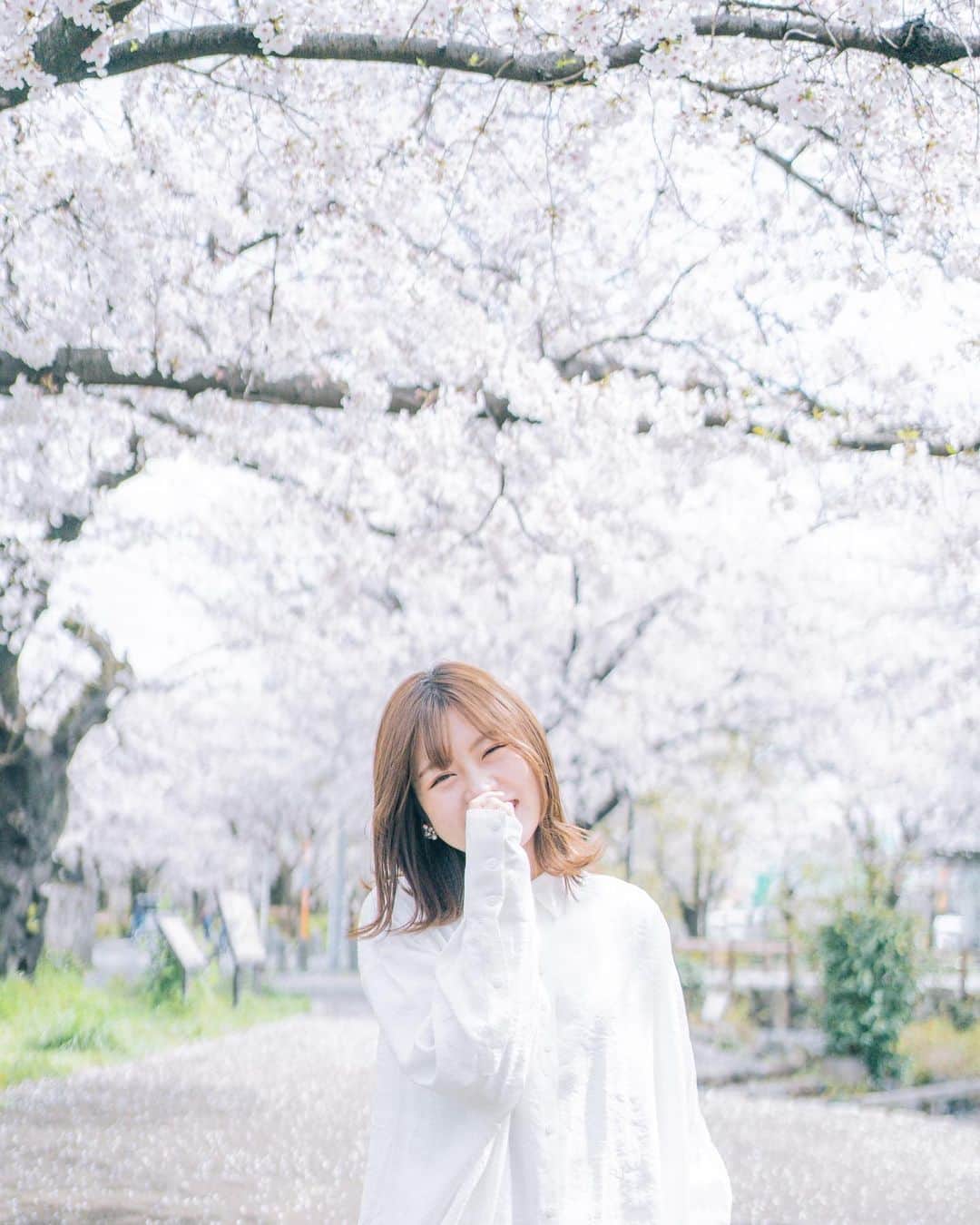 弘松菜摘のインスタグラム：「﻿ ﻿ ﻿ 不安な時こそ笑っていこ☺︎﻿ ﻿ ﻿ またみんなで笑えますように、﻿ ﻿ ﻿ ﻿ とりあえず落ち着いたら﻿ 1番最初に焼肉食べに行く！！！！﻿ ﻿ ﻿ みんなは何する？？﻿ ﻿ #毎日が笑顔で溢れてる」