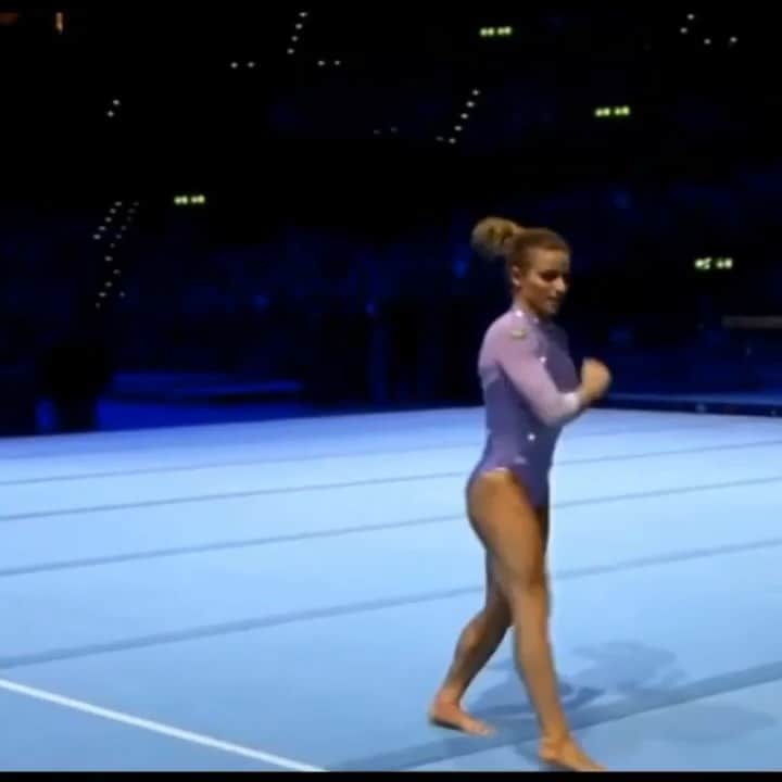 ジャジ・バルボサのインスタグラム：「💜💜💜 @cbginastica @caixa @ozoneleos」