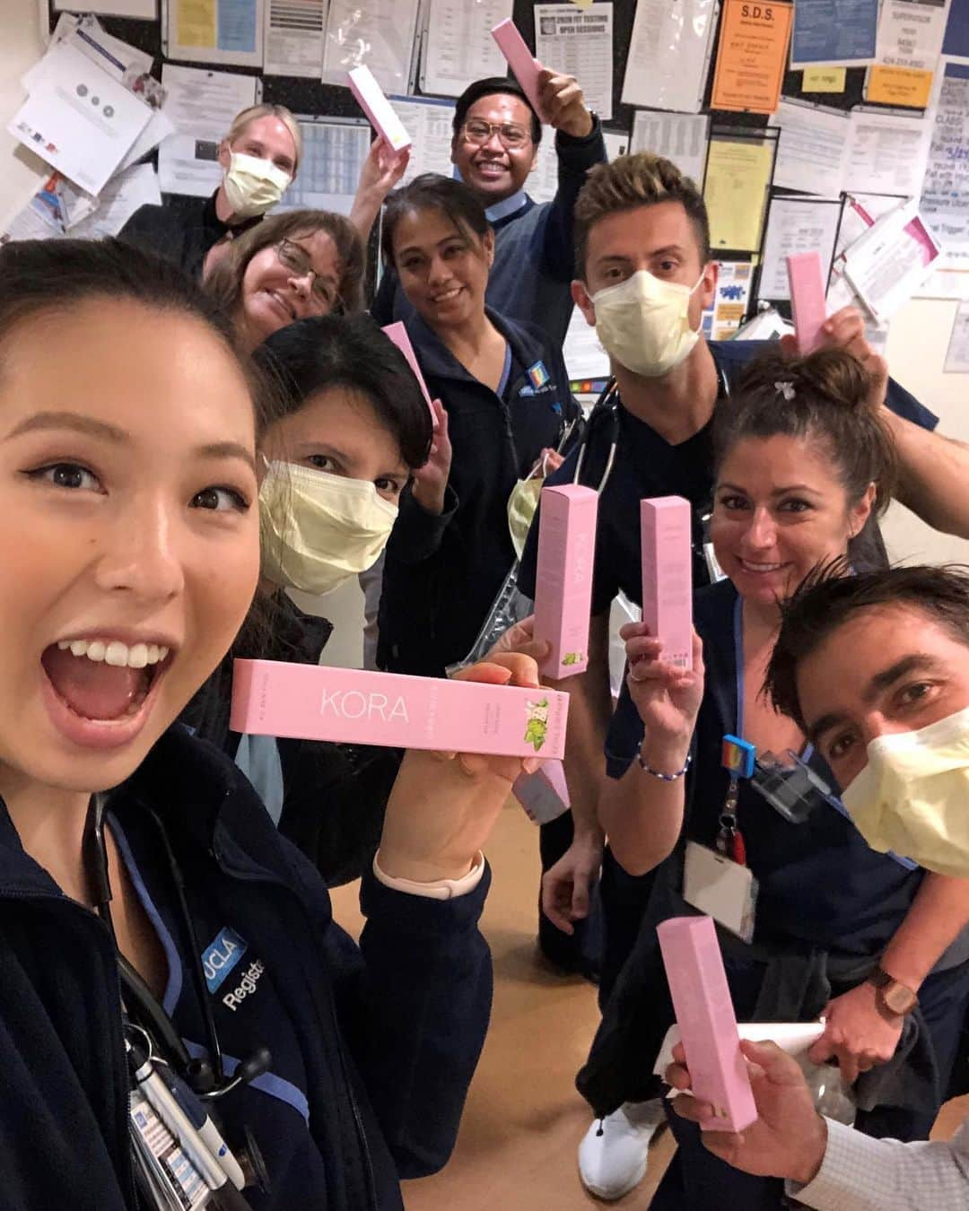 ミランダ・カーさんのインスタグラム写真 - (ミランダ・カーInstagram)「Today is World Health Day, a day to celebrate all health care workers around the world 🙌🏻 We are beyond grateful for the critical role you are playing at the forefront of the COVID-19 response. Thank you to all health care workers, we appreciate you 💕 #worldhealthday2020🌏🌍」4月7日 23時36分 - mirandakerr