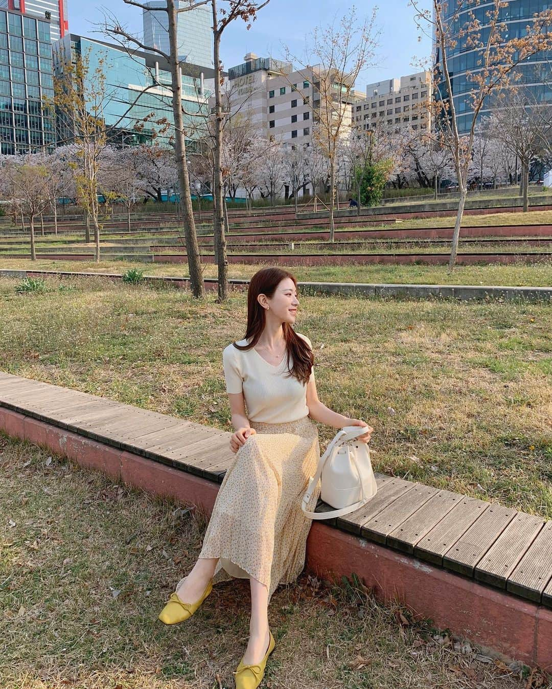 ユ・ヘジュさんのインスタグラム写真 - (ユ・ヘジュInstagram)「🌼💛」4月8日 10時36分 - r_yuhyeju