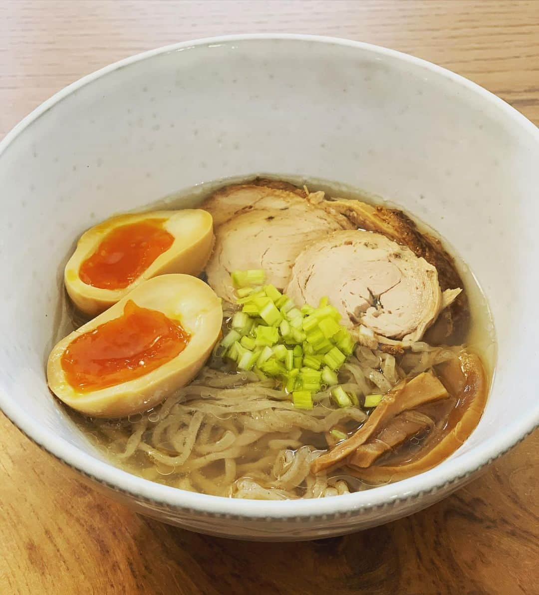 中邑真輔さんのインスタグラム写真 - (中邑真輔Instagram)「本日の #ナカムラーメン  Today’s Syoyu #nakamuramen 🍜  #昼飯　#自家製麺　#自家製チャーシュー #stayhome  #毎日の献立大変 #フロリダ日本食チャレンジ」4月8日 10時57分 - shinsukenakamura