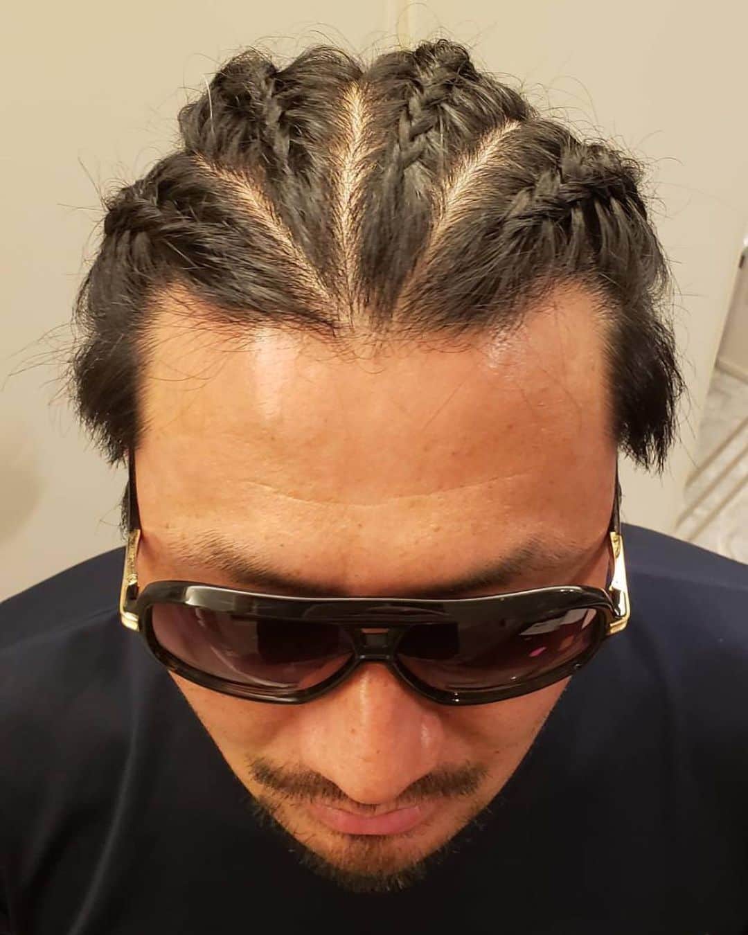 狩野恵輔さんのインスタグラム写真 狩野恵輔instagram 髪型で遊んでみました笑 金子ノブアキさんみたいな髪型にしたい 最後は今の髪の長さです 長髪批判受け付けません笑笑笑 お家時間 編み込み サングラス 外国人風 金子ノブアキ 神 毎日放送 Mbs