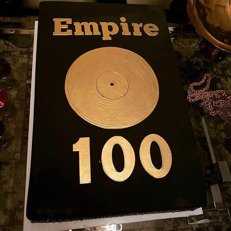 ジーン・トリプルホーンさんのインスタグラム写真 - (ジーン・トリプルホーンInstagram)「Hope everyone is safe in this #stayhome phase. Tonight #empire airs the # 100th episode!! So proud to be part of such a groundbreaking show and I celebrate this with all of the #empirefox cast, crew, writers, studio, directors and the the #empire #fans !! We filmed this 2 months ago & now it all seems like such a simpler time. I miss the #empirefox family, the city and amazing people of #chicago and I hope this brings a little joy, escape, laughter and drama during this surreal time!! Keep safe y’all 😘Love and light ❤️🙏🏽 #drama #television #tarajiphenson #terrancehoward #traibyers #cookie #hakeem #vivicafox #serayah #whatson #leanonme #blessed #grateful #instagood」4月8日 2時29分 - meta2meta