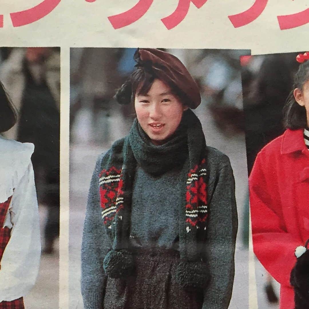 大森美希さんのインスタグラム写真 - (大森美希Instagram)「Lockdown Day 21 🔐  16-year-old Me in 1987 with hand knit scarf 👧🏻🧣 今日は久しぶりに雨🌧が降ったけど夕方には止んで太陽☀️が顔を出した。外出制限も無事3週間が過ぎた。良く頑張った💯  実家を整理していた時に出てきた高校1年生の時の写真👧🏻 昭和62年ある雑誌に掲載された一枚😆自分で編んだマフラー🧶と確か初めてのバイト代で買ったベレー👩‍🎨は当時のお気に入り❤️ #teenagememories #mypicture #memories #80s #foundmemories #cleanupthehouse #lockdown #confinement #paris #france #parislife #stayhome #restezchezvous #高校生の私 #思い出の写真 #書類整理 #お片付け #懐かしの一枚 #お団子ヘア #昭和 #外出制限 #外出制限中のパリ #パリ #フランス #新型コロナ #パリ生活 #海外生活 #80年代」4月8日 2時56分 - mikiomori_