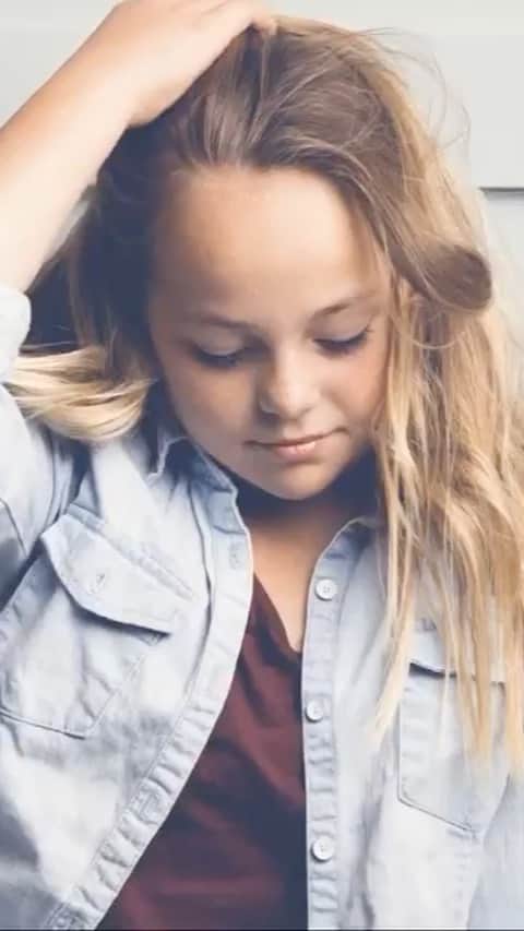ミッチェル・マネーのインスタグラム：「HUGE thank you to @jessiemiller4 for taking the time to make this amazing video!!! As of 12:15 pm MST she is back in the teens as we are reducing her propofol. Propofol infusion syndrome numbers are up so we need to get her off this drug. Top priority is getting her off of it. Looking into other options if needed but so far it’s just a slow process and she is staying the course. As long as we keep her pressure below 20 we are ok.  I’ll update this evening. Thanks for the messages and support. This video is so amazing! Thanks again Jessie! ❤️」