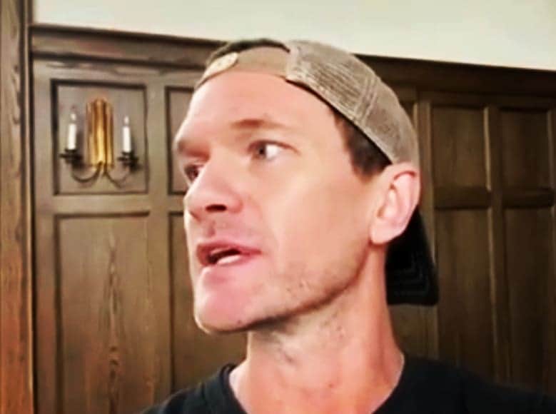 ニール・パトリック・ハリスのインスタグラム：「🙂 (Sorry about the quality) #neilpatrickharris #nph #tagsforlikes #actor #lovehim #handsome #handsome #awesome #legendary @nph 💙」