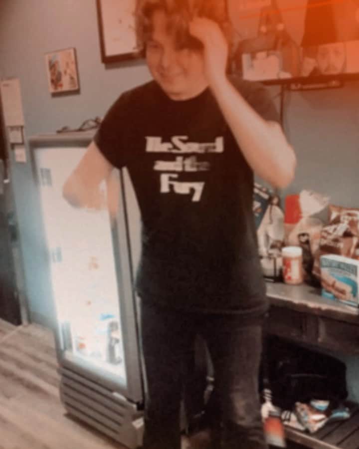 HEY VIOLETのインスタグラム：「#tb when tour got called off n i was crying but casey took care of the problem so everything’s ok now」
