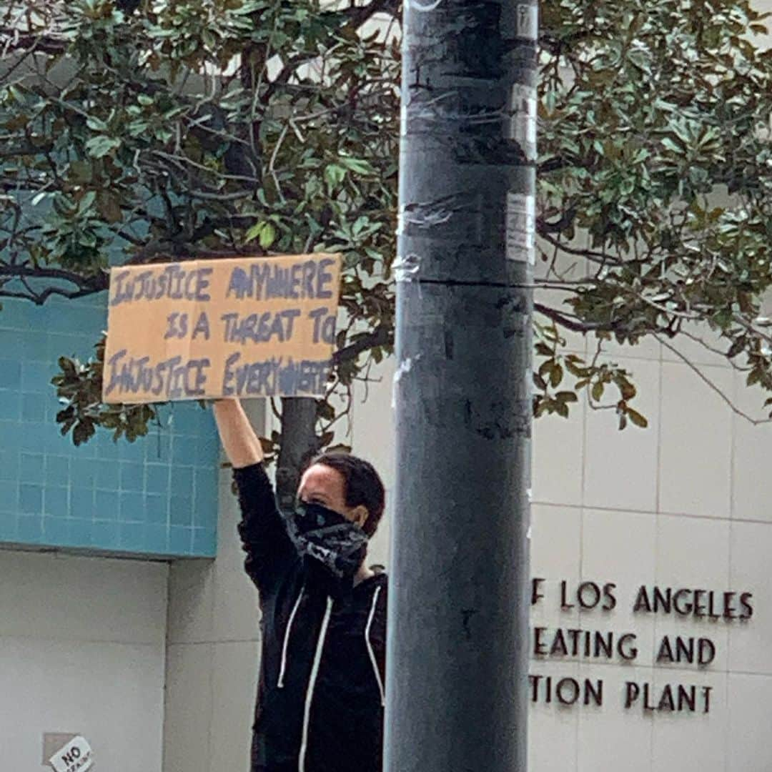 ブリット・マーリングさんのインスタグラム写真 - (ブリット・マーリングInstagram)「protest by car today dtla #incarcerationvirus // “Never forget that justice is what love looks like in public” - Cornel West (🙏🏼 @adriennemareebrown for reminding me of that quote today, which says it all)」4月8日 6時55分 - britmarling