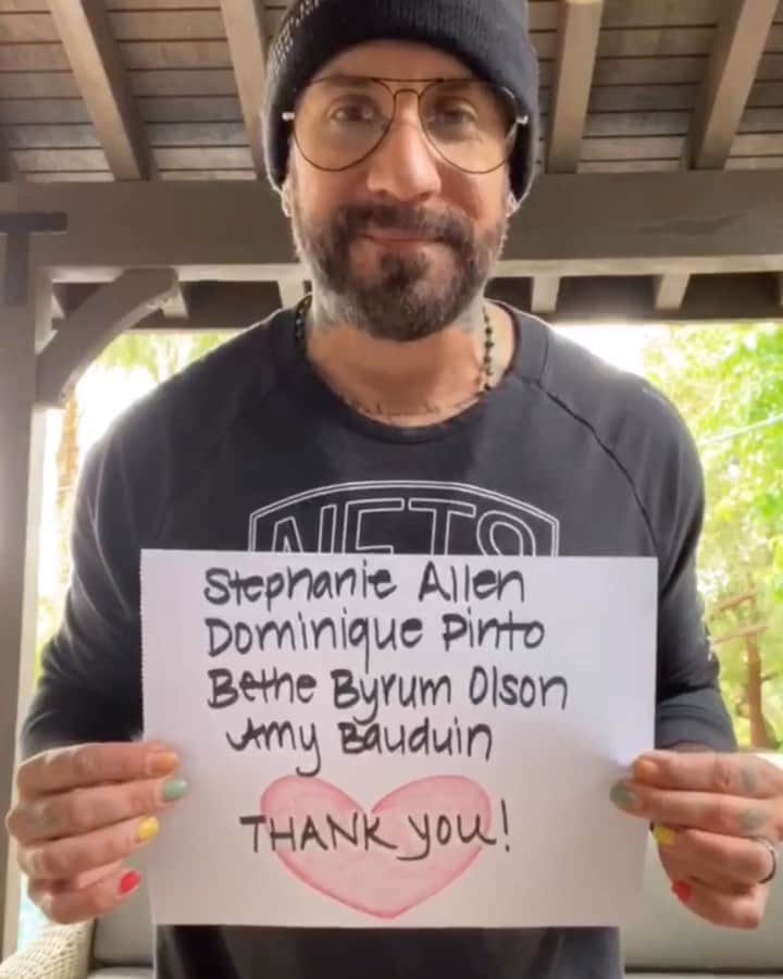 のインスタグラム：「Virtual high fives and hugs to all of you healthcare workers out there! Thank you for everything you do for us, working to keep us safe during this difficult time. Stephanie, Dominique, Bethe, and Amy are a few health heroes of mine. Who are your health heroes? Take a video or photo like mine and say thank you to the healthcare workers you know in your life! Love y’all. #ThanksHealthHeroes #WorldHealthDay」