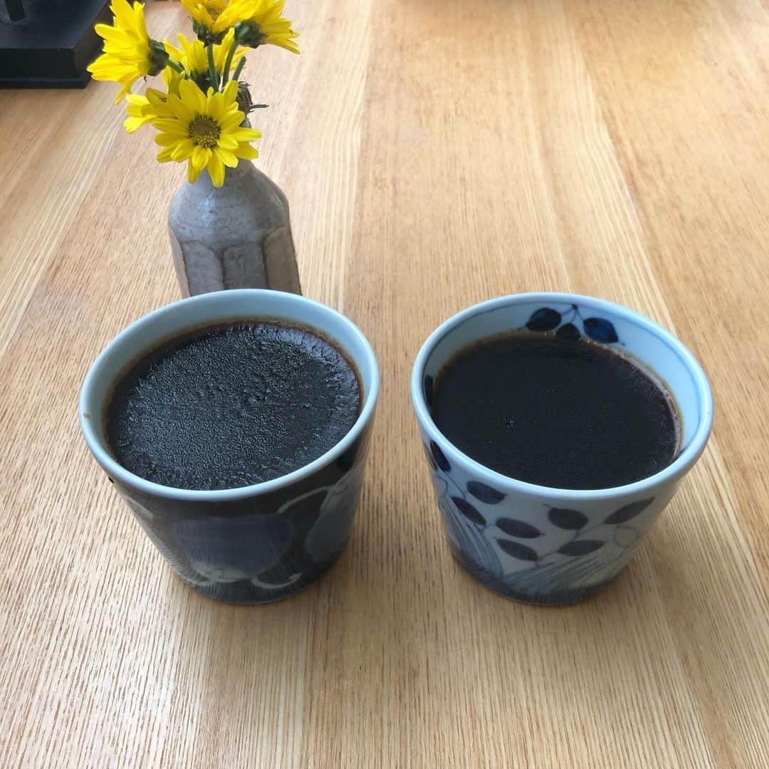 大宮エリーさんのインスタグラム写真 - (大宮エリーInstagram)「おはよう御座います コーヒーの飲み残しは 鍋で水足して煮て ゼラチンいれて、すきなうつわに。 コーヒーゼリー。 #蘇生飯 コーヒーの蘇生。。」4月8日 7時44分 - ellie_omiya