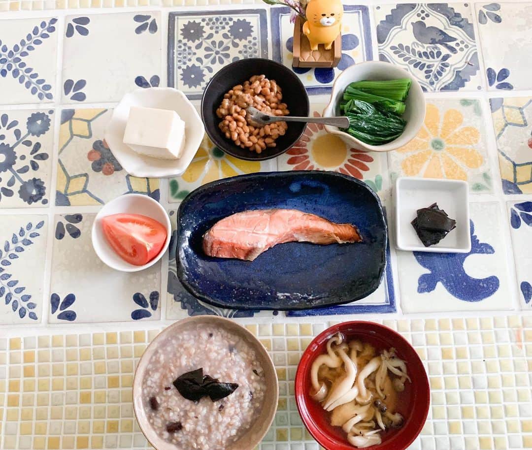 大桃美代子さんのインスタグラム写真 - (大桃美代子Instagram)「朝ごはん  地域の子供達と震災復興で作った桃米。  無農薬で草取りもしたよね。  ご飯が食べられる幸せ。  ご馳走さまです。  #japan#朝ごはん#おうち時間 #お家ご飯#c_i_japan@vanityphilosophy」4月8日 8時09分 - miyoko_omomo
