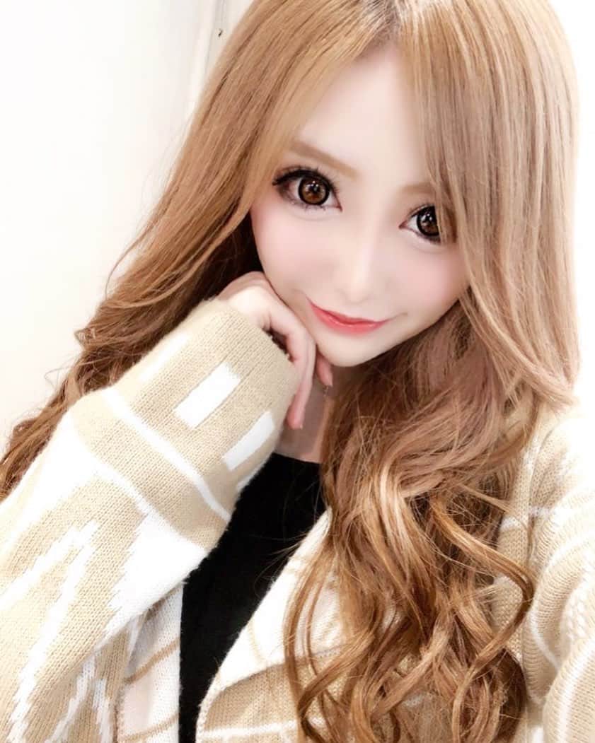 のインスタグラム：「_ _ 그래도 시간이 지나면 점점 다 잊혀질 수나 있을까요 행여나 뒤돌아봤을 땐 이 노랠 들을게 _ #몰래듣지마요 _  #tokyo #日本 #東京 #新宿 #歌舞伎町 #キャバクラ #キャバ嬢 #ヘアセット #韓国 #방탄소년단 #ARMY  #박지민 #한국 #일본 #도쿄 #세븐틴  #CARAT #호시 #원어스  #건희 #KEONHEE #TOMOON #followme #팔로미  #친구해요 #인친환영 #오오티디 #셀카  #패션」