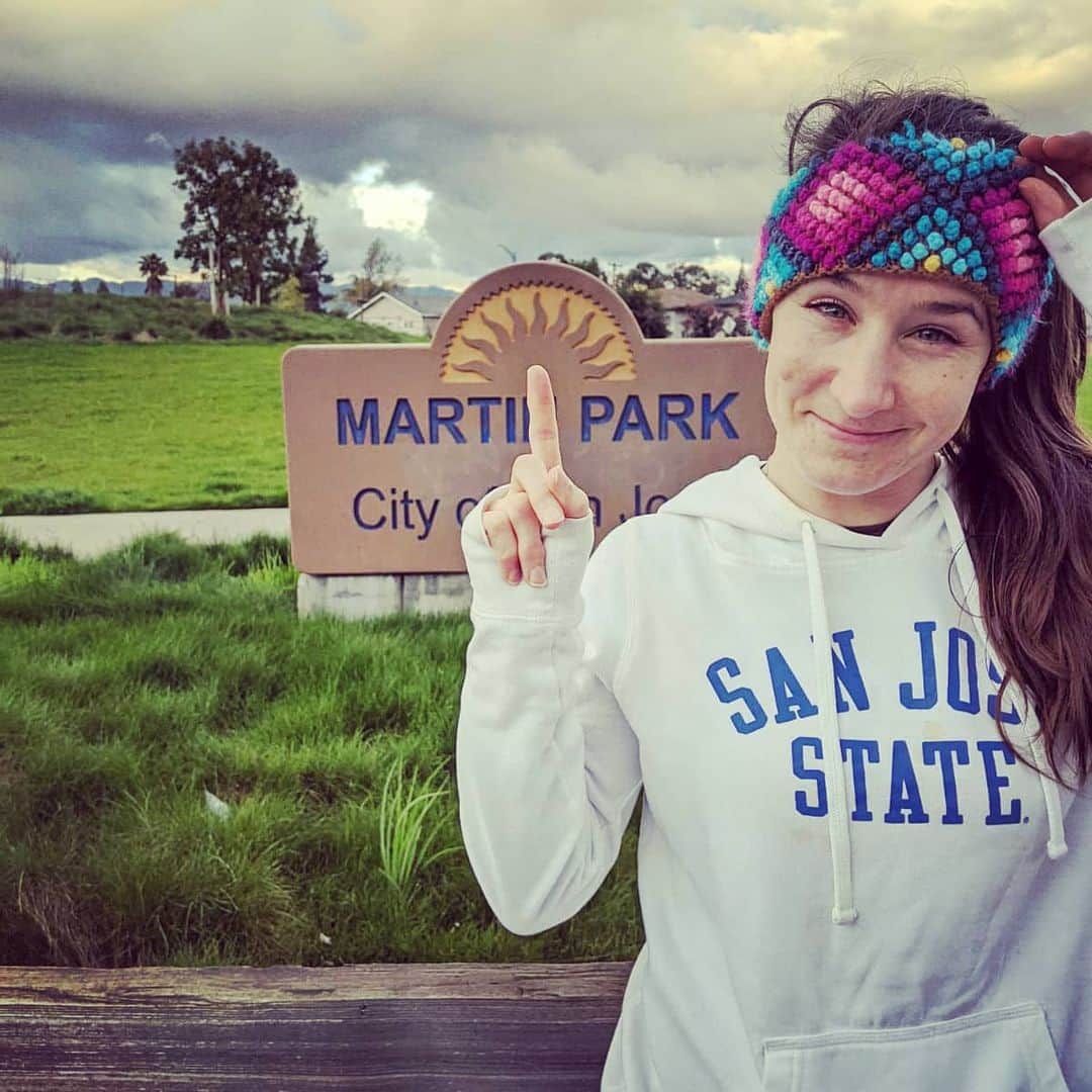 マルティ・マロイのインスタグラム：「I don't go outside. But when I do (once a week!) I go to MY park. ☝️🤣 #stayhomestaysafe」