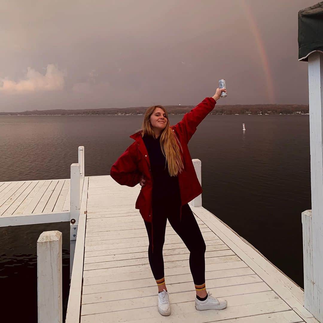パリス・ヘンケンのインスタグラム：「I’m doing great ... thanks for asking 🌈」