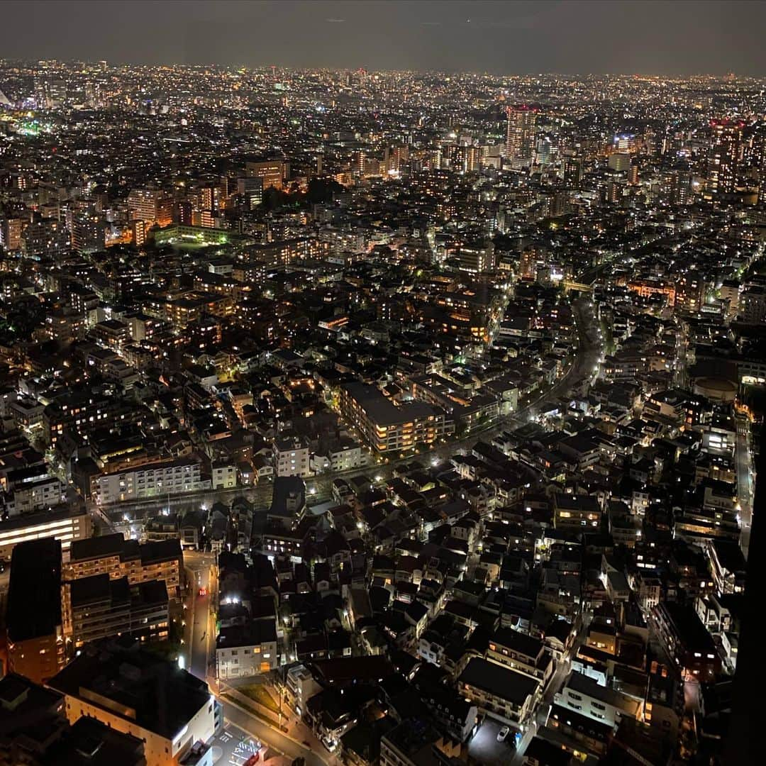 吉村崇さんのインスタグラム写真 - (吉村崇Instagram)「東京です アタクシ 電気代ケチってます 給料日怖い 東京大自粛初日 せっかくだからと思い 筋トレをしたら 肩ぶっ壊しました #東京 #給料日怖い #初日 #筋トレで肩をぶっ壊しました」4月8日 19時03分 - hnkyoshimura