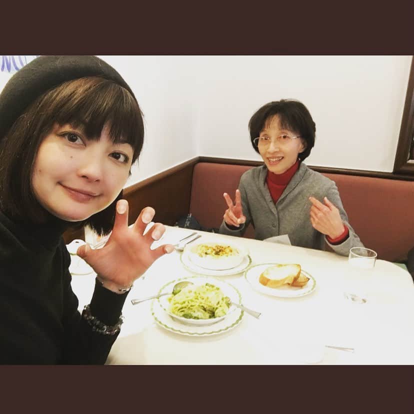 野本かりあのインスタグラム：「‪タカコが‬ ‪『暇ならこっち遊びに来れば良いじゃん』て言ってきて、速攻ダメな事を説明した。‬ ‪そんなに遠くない所に住んでるから、いつでも会えるや。と、なかなか会って無かった。まさかこんな事になるとは夢にも思ってなかった。‬ ‪会えないと思うと会いたくなるね😢‬ #野本かりあ」