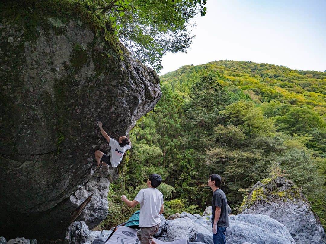 中島徹さんのインスタグラム写真 - (中島徹Instagram)「problem: Mr. Summer Time climber: @super.friction.time  気持ちよくクライミングできる日常が早く戻ってきてほしいですね。」4月8日 19時17分 - saruzaemon9