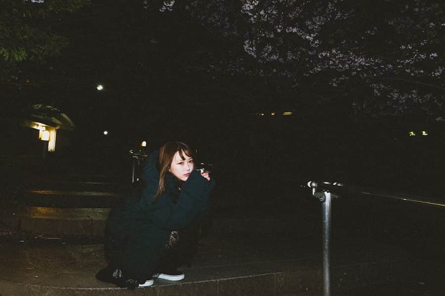 塚本美玲さんのインスタグラム写真 - (塚本美玲Instagram)「夜桜さん﻿ ﻿ ﻿ ﻿ ﻿ photo by @marcy_camera_9716 ﻿ ﻿ ﻿ ﻿ ﻿ ﻿ ﻿ .﻿ ﻿ ﻿ .﻿ ﻿ ﻿ ﻿ ﻿ #フィルムカメラ#風#一眼#カメラ#camera#portrait#good_portraits_world#tokyo #japan#sakura#instagood #instalike #ootd #coordinate #code #fashion #selca#daily#good #work #데일리 #오오티디 #얼스타그램 #일상 #일본인#ポートレート#被写体#桜#🌸」4月8日 19時24分 - mire_nyan