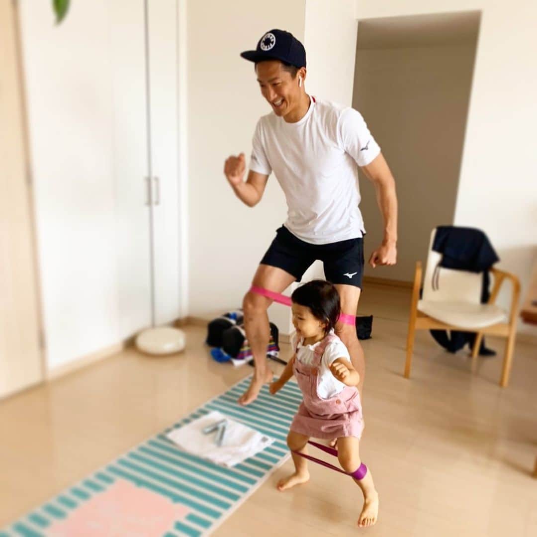 都倉賢のインスタグラム：「毎日楽しみながらリモートトレーニング💪💪💪 #リモートアスリート #stayhome  #stayathome  #自宅トレーニング」
