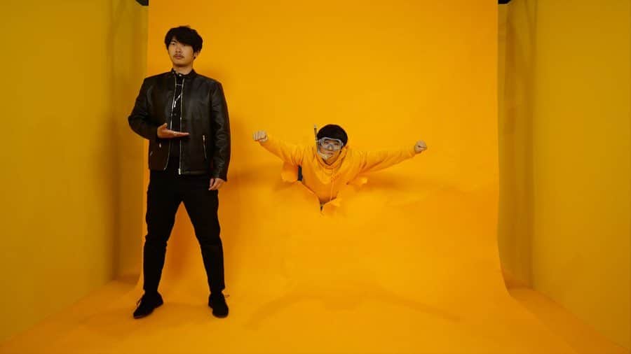 すしらーめん《りく》のインスタグラム：「bad guy 「壁を壁とも思わん男」  #youtuber  #yellow #swimming」