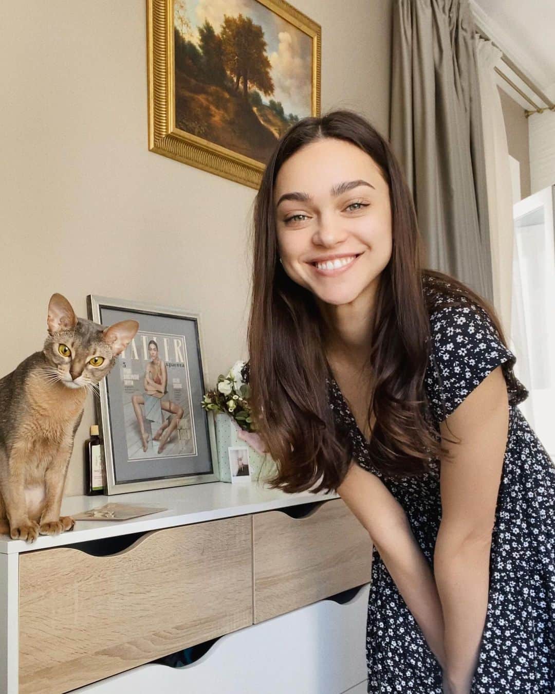 Zhenya Katavaのインスタグラム：「Будьте здоровы 🤍 #stayhome」