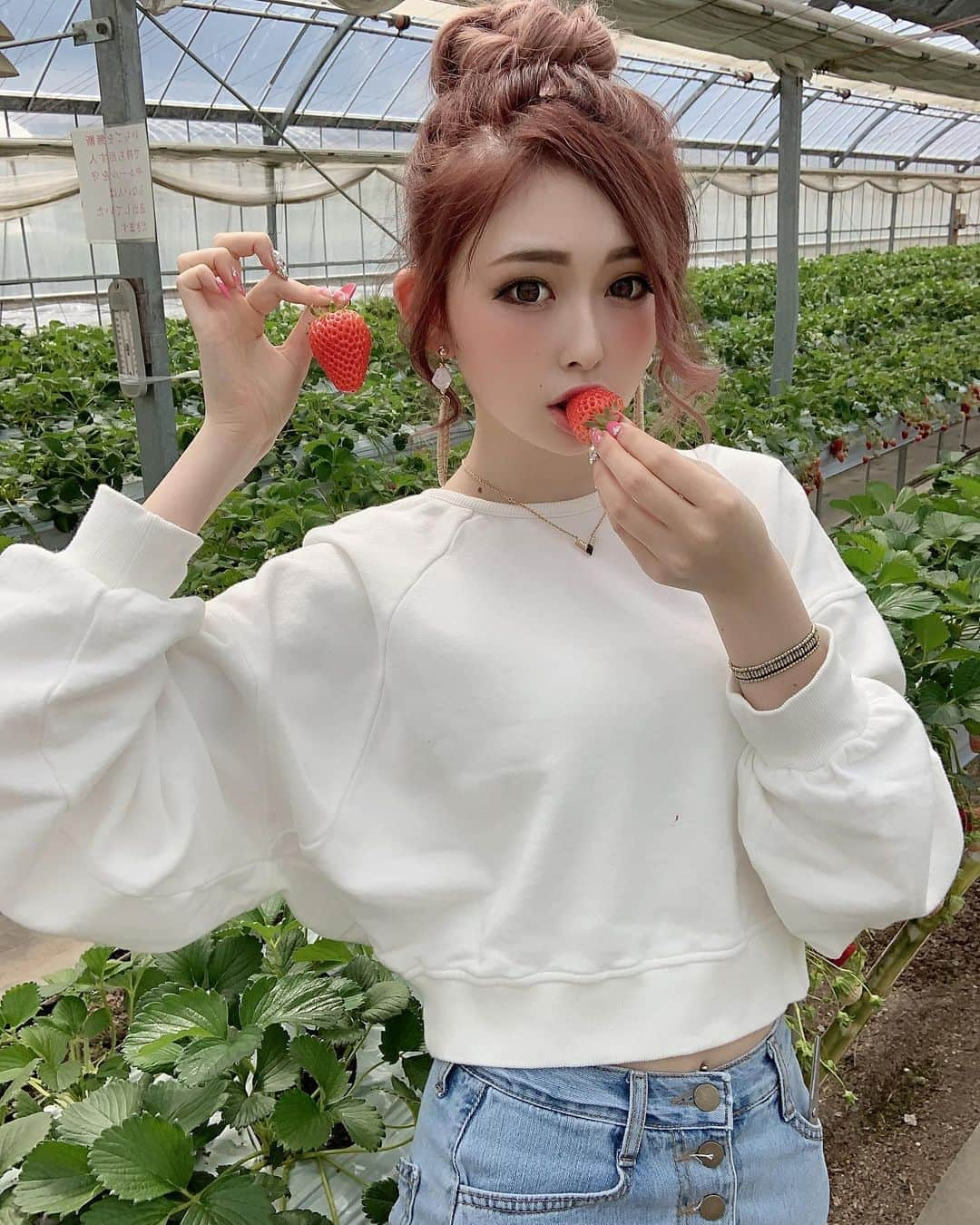 古川優奈さんのインスタグラム写真 - (古川優奈Instagram)「この時かみのけぴんく(🍓) だいすきいちごちゃん。 そしておだんごあたま🙋‍♂️🙋‍♂️🙋‍♂️ #過去pic #いちごがり」4月8日 19時48分 - chamitan_0908