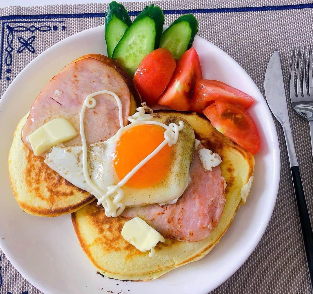 竹内里奈さんのインスタグラム写真 - (竹内里奈Instagram)「🥞 昨日の冷やし中華の具の残りで（笑） ご飯パンケーキ😋💓 今日はニュース勤務 がんばります！  #ご飯パンケーキ #パンケーキ好き #お家パンケーキ #パンケーキ #昼ごはん　#おうちじかん  #お家時間 #簡単ご飯  #余り物レシピ  #アナウンサー　#フリーアナウンサー」4月8日 11時47分 - rina.takeuch