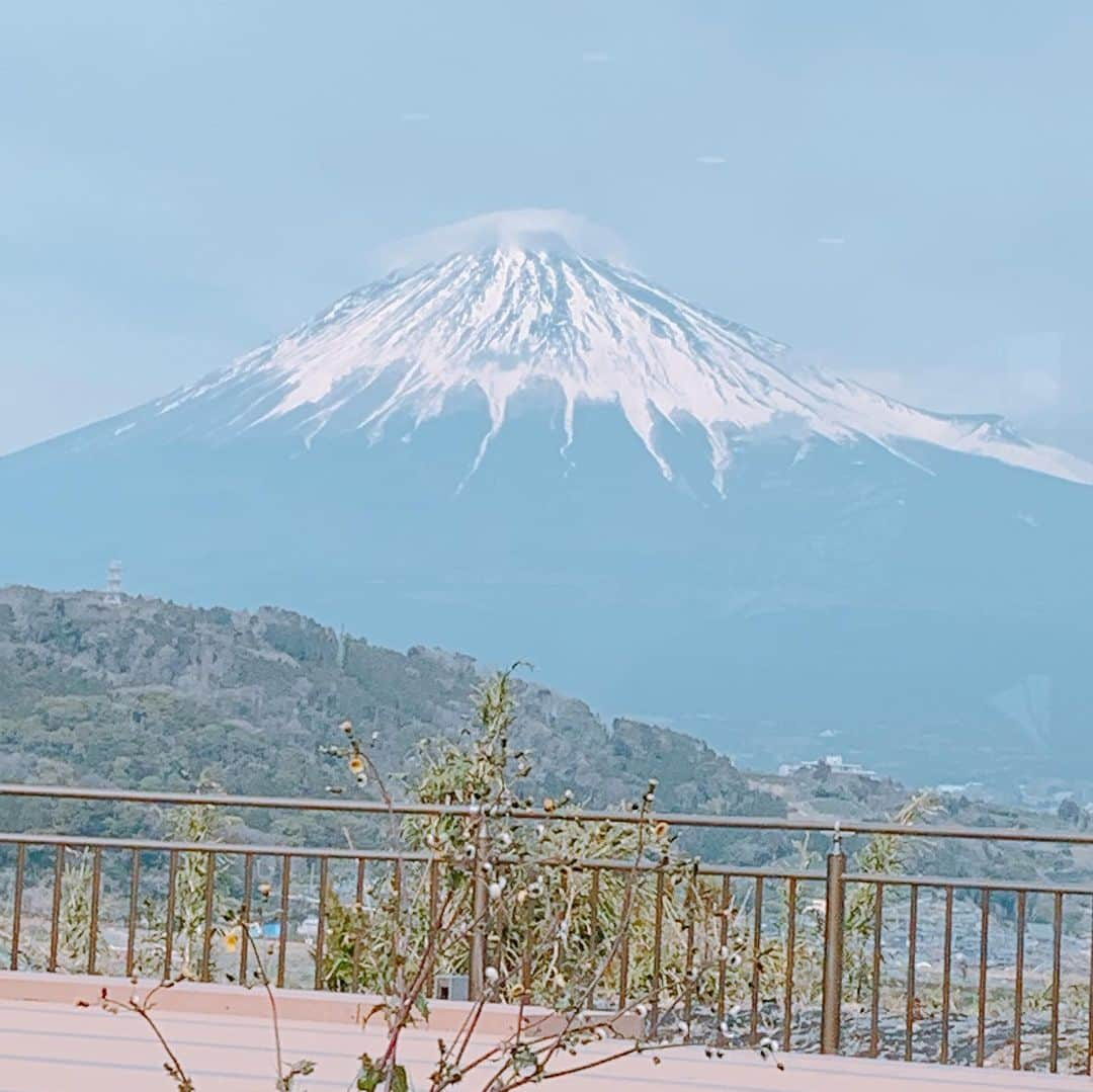 富士彦さんのインスタグラム写真 - (富士彦Instagram)「以前に撮った色々な #静岡　からの景色 #富士山 #御殿場　から #沼津ラクーンよしもと劇場　から #戸田　は #御浜岬　から #富士川サービスエリア  から #沼津　は #千本浜　からの #チャンス大城　さん」4月8日 11時56分 - kunugifujihiko