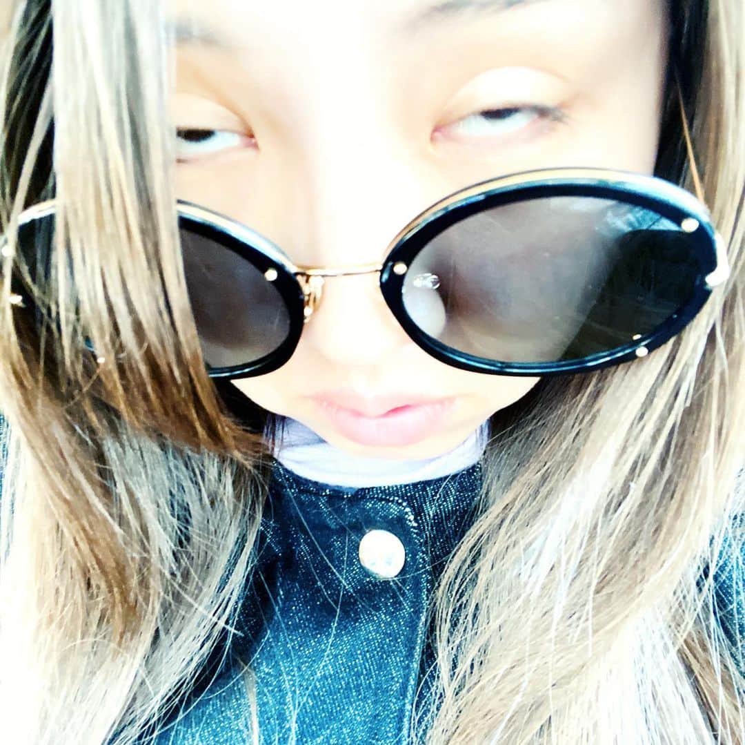 阿部真央のインスタグラム：「‪今日一応新曲発売日なんですけど、コロナさんの影響で全然プロモーション稼働出来てないのでここで言っておきます。‬ ‪今日阿部真央新曲発売日でーす！‬ ‪曲かけてくださってるラジオ局さんありがとうございまーす！‬ ‪阿部真央新曲発売日でーす！📣‬ ‪#アニパラ #阿部真央 #あべま #新曲‬」