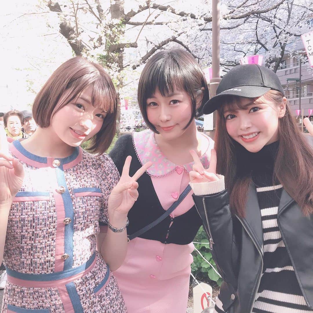 明里ともかのインスタグラム：「mines娘ちゃんたちに挟まれた🌸  #唯井まひろ #小倉由奈」