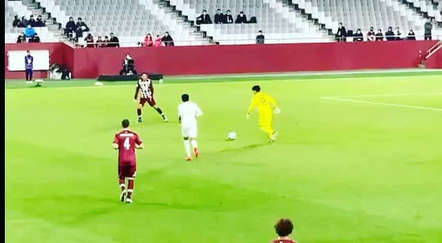 ドウグラスのインスタグラム：「Nossa esperança é nosso Deus 🙏🏾🛐⚽️!! Saudades @visselkobe @guilhermecamargooficial #nokilodoreggae🇧🇷🇯🇵🎌🇲🇱🇯🇲 #jleague#asiachampionsleague」