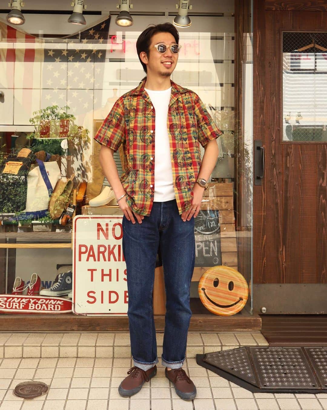 のインスタグラム：「本日のSTYLE  こんなご時世ながら届くものは届いておりますよ。  本日も短縮営業ですがどうぞ宜しくお願い致します。  #shirt#tee#denim#workersjapan #shoes#doek #glasses#kearny #ivystyle#trad#surf #Freeportueno#tokyo#上野セレクトショップ」
