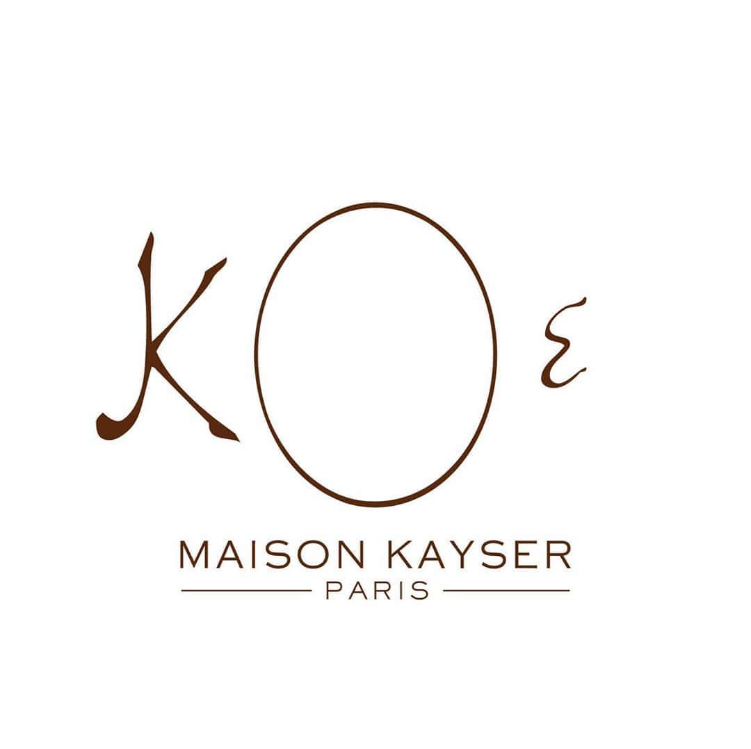 Maison Kayser Japon Officialさんのインスタグラム写真 - (Maison Kayser Japon OfficialInstagram)「. Thank you for keeping social distance. . Do what we can. We bake and stack a lot of breads for our customer today, tomorrow, the day after, and  ever. . Do what we can for someone. . . 今自分ができることを。 . メゾンカイザーのパンを待ってくれている方々のため、今日もスタッフ達は早朝からパンを焼き、店頭に並べています。 明日も。明後日も。 . 誰かのために、今自分ができることを。 . . ※百貨店、商業施設の店舗に関しては施設の開館日・時間に準じます。各店の詳細はトップページの公式ホームページリンクをご覧ください。 . . #メゾンカイザー #maisonkayser #japon #boulangerie #erickayser #france #bakery  #paris  #croissant  #パリ #ブーランジェリー #ベーカリー #フランス #パンスタグラム #パンのある生活 #バゲット #クロワッサン #パン #baguette #socialdistancing #🍞 #🥐 #🥖」4月8日 12時46分 - maisonkayser_japon