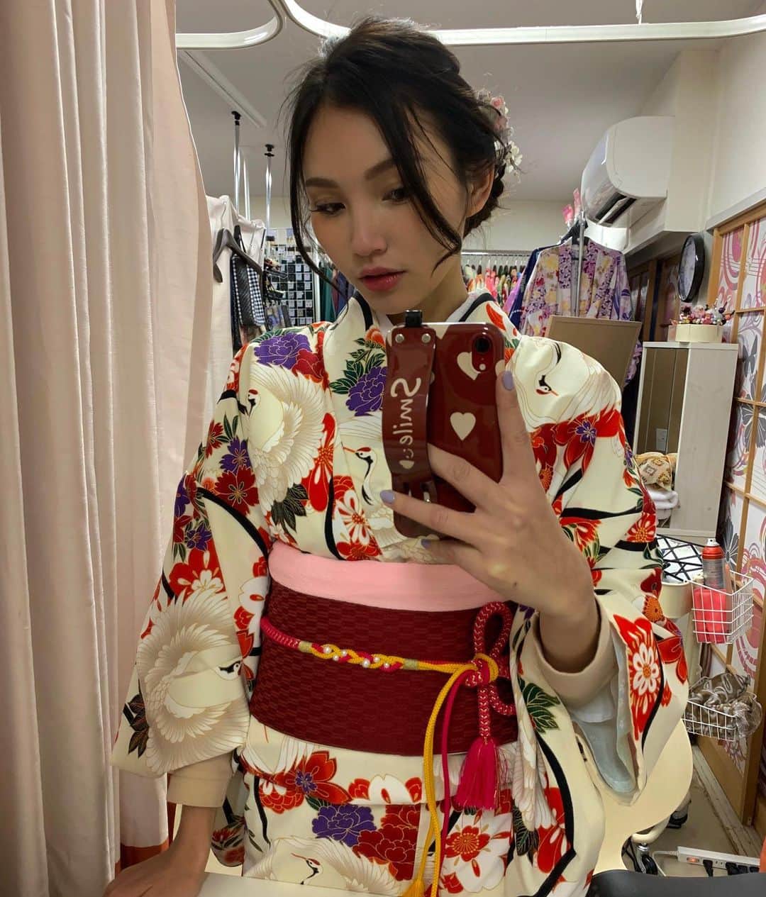 Water Lynnさんのインスタグラム写真 - (Water LynnInstagram)「What is the first thing that comes to your mind when you think of Japan?👘🍣🇯🇵」4月8日 12時49分 - immwater