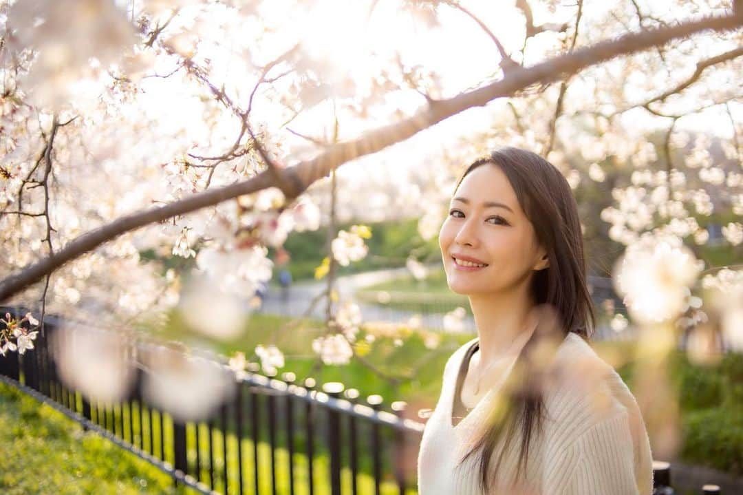 吉山りささんのインスタグラム写真 - (吉山りさInstagram)「☺️写真でお花見🌸してね✨ 🌸 ✨ ✨ 🌸 ✨ ✨  #吉山りさ  #フリーモデル #アラフォーママ #モデル #model #高校生ママ は卒業 #Japanese #バスタオル女子 #バスタオルモデル #温泉 #温泉ソムリエ #温泉モデル #温泉女子 #写真 #写真撮影 #撮影モデル #photography #桜 #🌸 #blossom #cherryblossom #photo #写真でお花見 #お花見 気分を🌸☺️✨ #instagood  #instagramjapan #camera #40代コーデ #カジュアル  #コロナにも負けない 💪🏻💪🏻💪🏻 関係ないけどInstagramの調子悪い🐒 昨日はインスタライブありがとうございました✨ やっぱ17ライブまたやろーかなぁ☺️」4月8日 13時06分 - oreorerisa