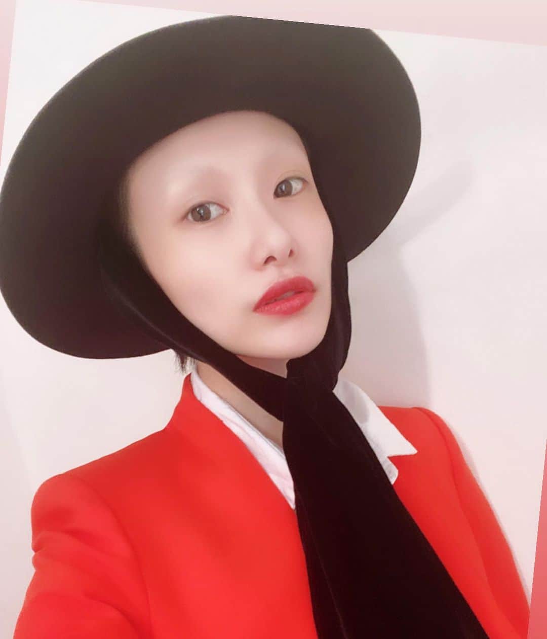 のインスタグラム：「._ Thank u invite me @adele_lavend ._ This hat's brand @adelelavend_official 💓._ My fav and 2ways or I can guess 3way styling too. Please check it out everyone. #fashion #adelelavand #official #dress #dressy #mode #model #manahamada」