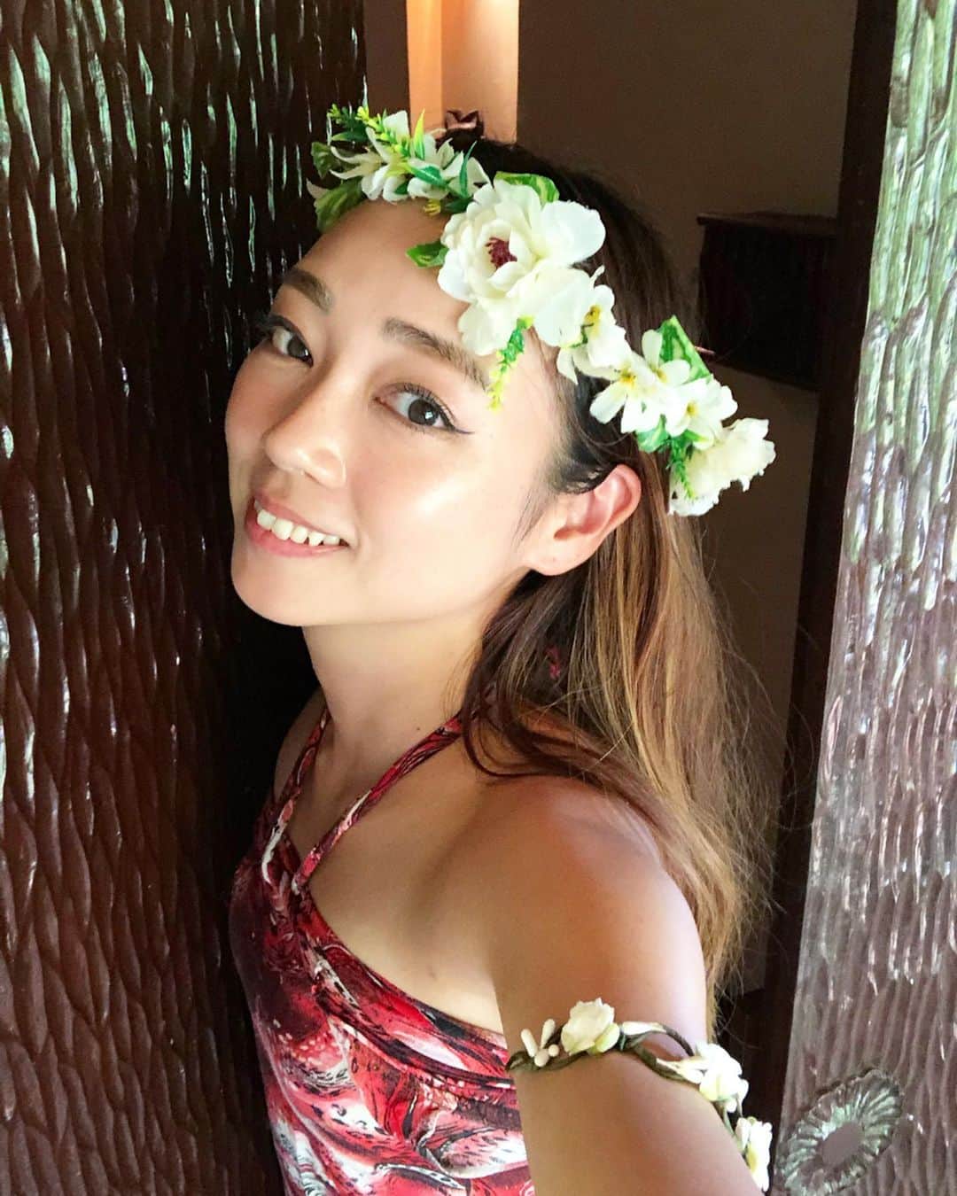 石田美奈子のインスタグラム：「ℂ𝕖𝕓𝕦🌺 . 緊急事態宣言発令でコロナがさらに深刻になっていますね😣 早く終息するように願い、 今は我慢💭 . #おうち時間 を充実させられるように、家の環境を整え中です🌿 . 外に出ていなくて載せる写真がないので、#セブ島旅行 で行った素敵なエステの写真を載せます☺︎ . ✈️ → #minako_trip . #cebu #セブ島 #マクタン島 #女子旅 #プランテーションベイ」