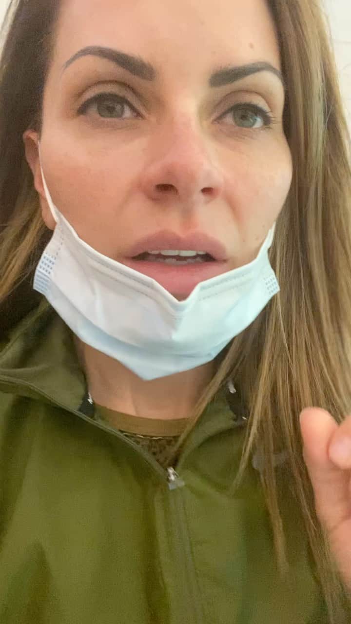 ミッチェル・マネーのインスタグラム：「Lots of good things happening! So proud of this kid! She is such a fighter and I know she is trying to wake up!! 🙌🏽🙌🏽🙌🏽🙌🏽🙌🏽🙌🏽Love you guys! Xoxo」