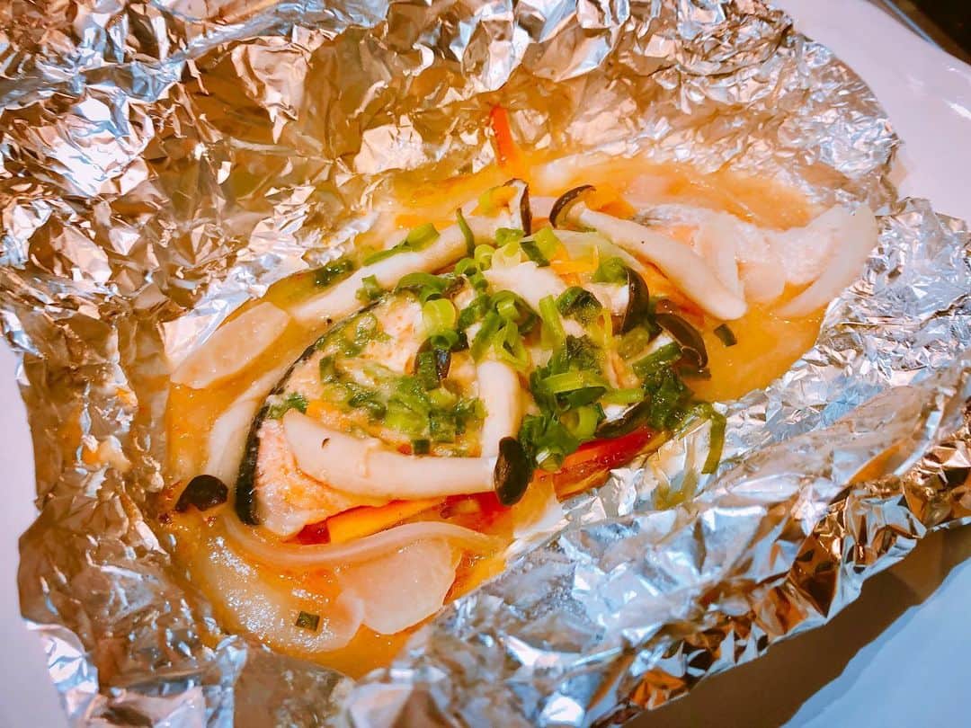 のインスタグラム：「Cooking🍽🧡 * * #おうちご飯 #和風味噌 #ちゃんちゃん焼き風 #ホイル焼き #cooking #stayhome #🤤 #🥢」