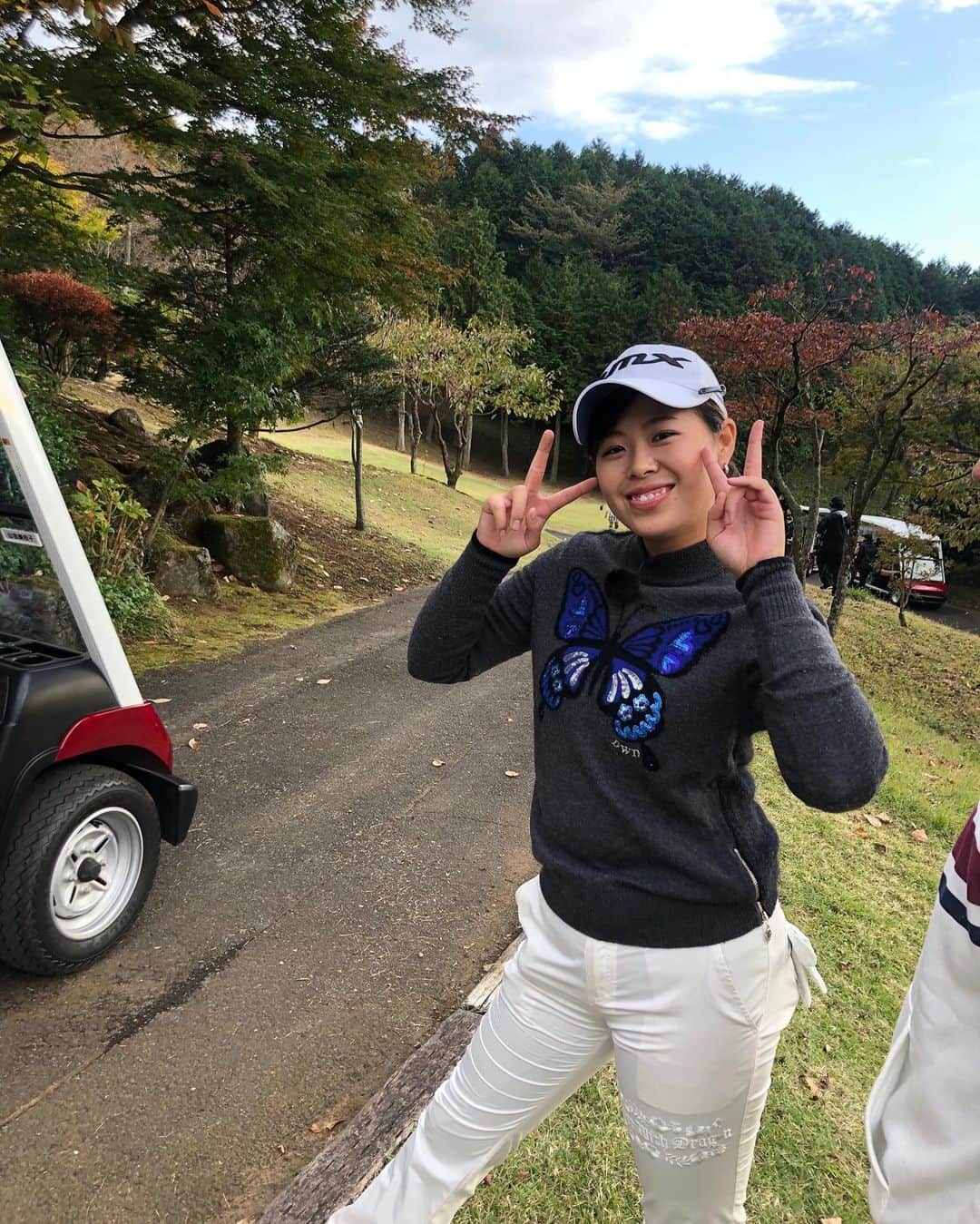 稲葉七海のインスタグラム：「みなさんお久しぶりです☀️ ・ 緊急事態宣言が出て、まだまだ外出自粛が続きそうですが…… そういう時は今日から始まる白金台女子ゴルフ部の放送を見てくださーい⛳️😆💓笑 ・ ・ 今夜27:00から白金台女子ゴルフ部がカンテレでスタート!!!!! ・ また放送終了後には見逃し配信されます😳 配信先はこちら👇👇 U-NEXT Amazonプライム・ビデオ TSUTAYA TV ビデオマーケット FOD JCOMオンデマンド/ビデオパス/milplus ひかりTV Google Play RakutenTV VIDEX DMM GYAO！ストア ・ 皆さん是非ご覧ください👀 ・ ・ ・ #白金台女子ゴルフ部」