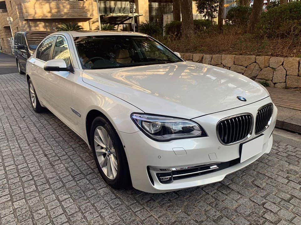 スカイカーシェアのインスタグラム：「. BMW 7シリーズ. . あらゆる最新技術を投入され. 走りにより磨きがかかったBMW7シリーズ！ 買い物、レジャー、ドライブとあらゆる面で. 活躍してくれる車！一度乗るとやめられない… . 平日　¥16,800 + 保険料 休日　¥17,800 + 保険料 月額利用の料金はお問い合わせください」